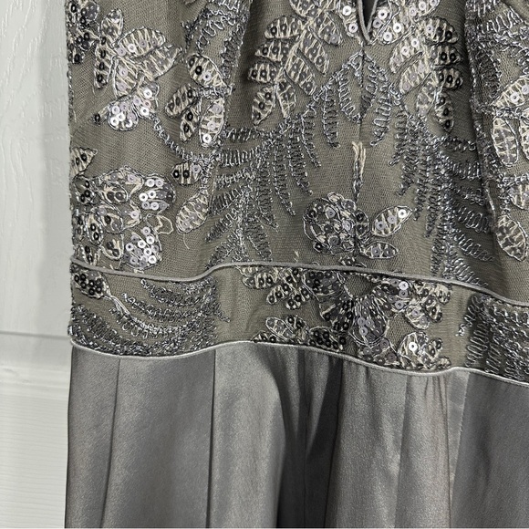 Tadashi Shoji knee length dress, silver, heavily embellished on top, sz 4 - Picture 4 of 13